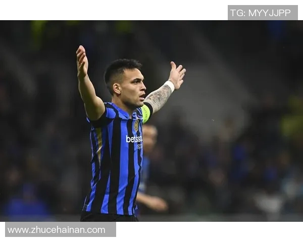 从青涩到闪耀 足球球星职业生涯首球背后的故事与传奇